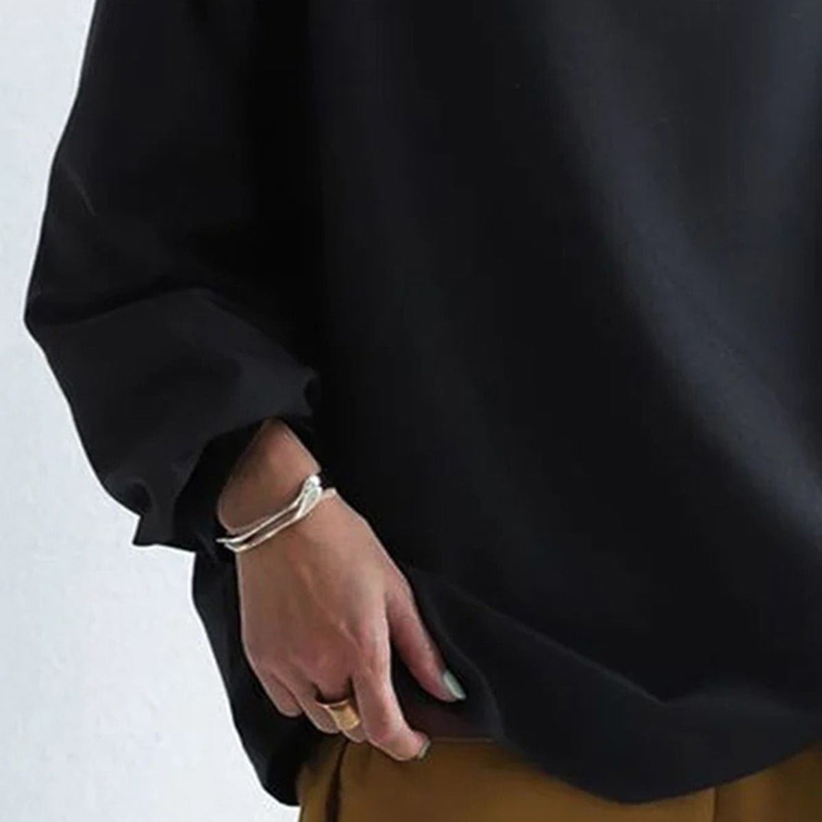Women's Oversized Sweatshirt with Mock Neck and Long Sleeves