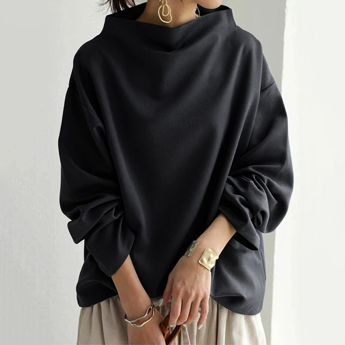 Women's Oversized Sweatshirt with Mock Neck and Long Sleeves
