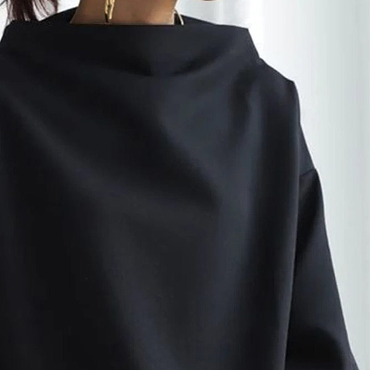Women's Oversized Sweatshirt with Mock Neck and Long Sleeves