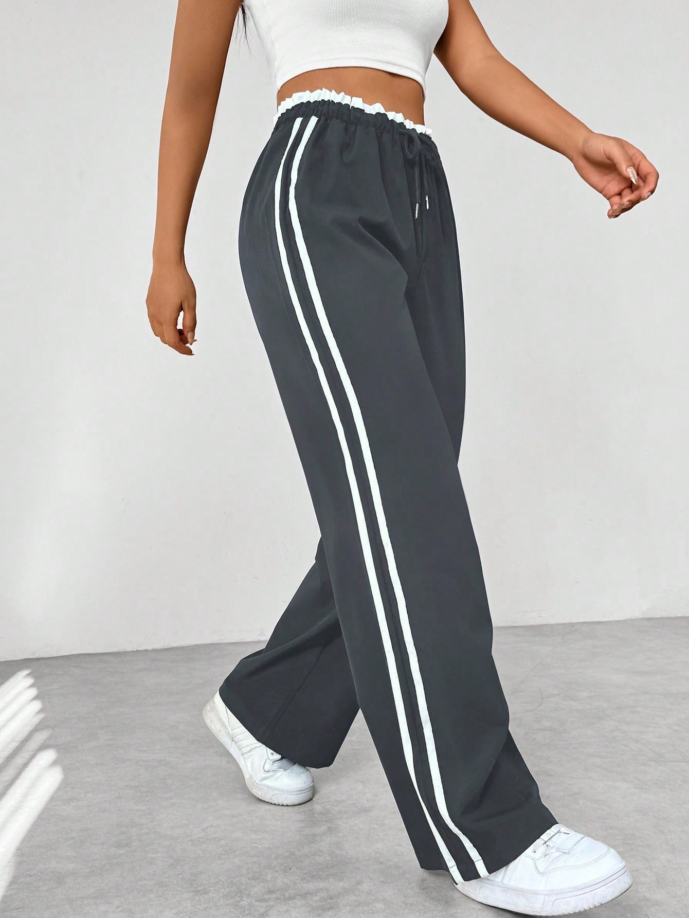 Women's Wide-Leg Sweatpants with Side Stripes and Elastic Drawstring Waist