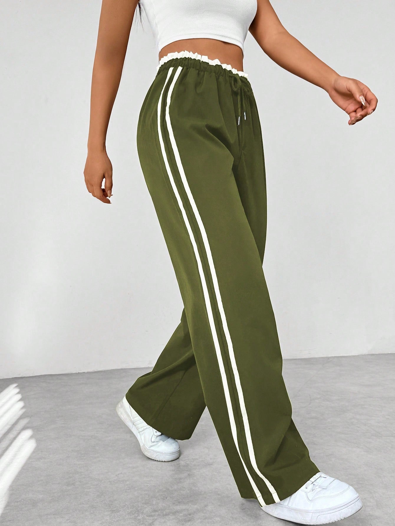 Women's Wide-Leg Sweatpants with Side Stripes and Elastic Drawstring Waist