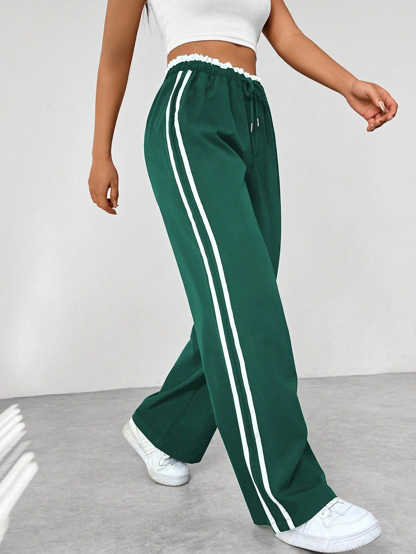 Women's Wide-Leg Sweatpants with Side Stripes and Elastic Drawstring Waist