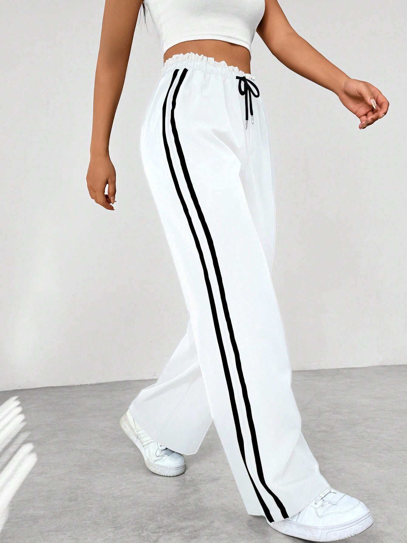 Women's Wide-Leg Sweatpants with Side Stripes and Elastic Drawstring Waist