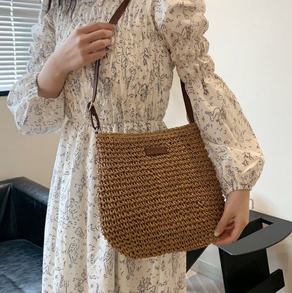 Women's Woven Straw Shoulder Bag with Adjustable Strap and Zip Closure
