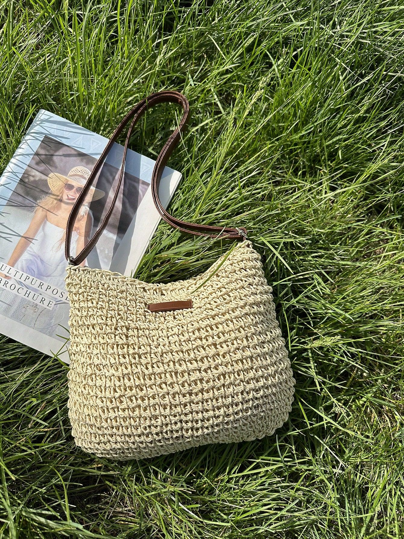 Women's Woven Straw Shoulder Bag with Adjustable Strap and Zip Closure